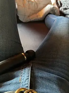 Snapshot of Ana-05 chatting on February 17, 2025, 4:04 pm Ana-05 online show from February 17, 2025, 4:04 pm