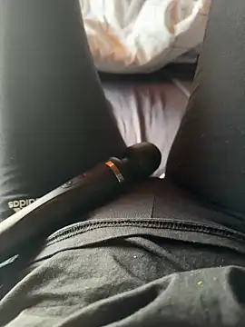 Snapshot of Ana-05 chatting on February 18, 2025, 3:54 pm Ana-05 online show from February 18, 2025, 3:54 pm