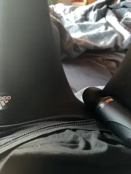 Snapshot of Ana-05 chatting on February 19, 2025, 4:00 pm Ana-05 online show from February 19, 2025, 4:00 pm