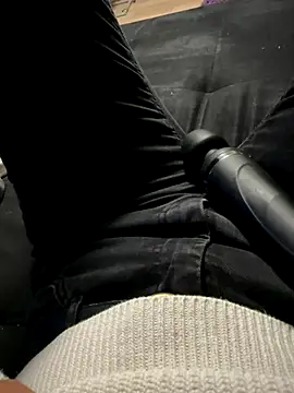 Snapshot of Ana-05 chatting on September 12, 2025, 8:20 pm Ana-05 online show from September 12, 2025, 8:20 pm