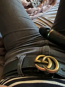 Snapshot of Ana-05 chatting on September 19, 2025, 11:55 am Ana-05 online show from September 19, 2025, 11:55 am