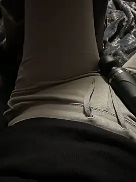 Snapshot of Ana-05 chatting on September 23, 2025, 7:28 pm Ana-05 online show from September 23, 2025, 7:28 pm