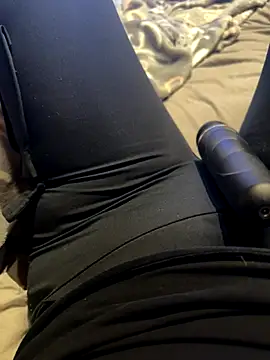 Snapshot of Ana-05 chatting on October 1, 2025, 5:52 pm Ana-05 online show from October 1, 2025, 5:52 pm