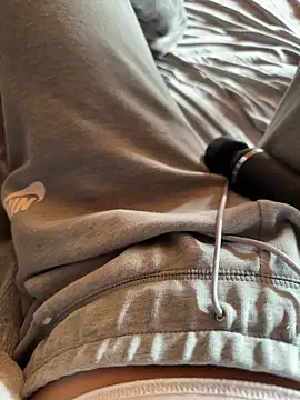 Snapshot of Ana-05 chatting on October 8, 2025, 10:13 am Ana-05 online show from October 8, 2025, 10:13 am