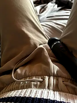 Snapshot of Ana-05 chatting on October 12, 2025, 10:36 am Ana-05 online show from October 12, 2025, 10:36 am