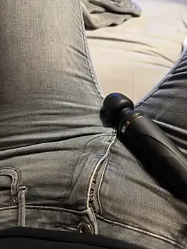 Snapshot of Ana-05 chatting on October 16, 2025, 6:09 pm Ana-05 online show from October 16, 2025, 6:09 pm