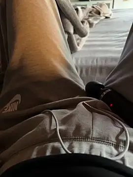 Snapshot of Ana-05 chatting on October 22, 2025, 10:04 am Ana-05 online show from October 22, 2025, 10:04 am