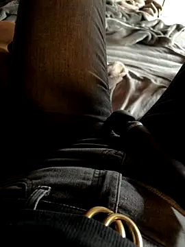 Snapshot of Ana-05 chatting on October 31, 2025, 1:34 pm Ana-05 online show from October 31, 2025, 1:34 pm