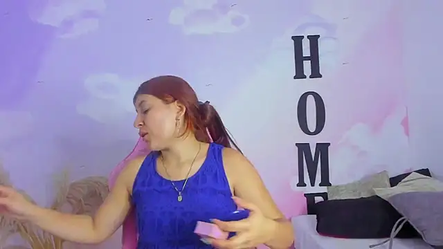 Snapshot of carolayrosse chatting on February 4, 2025, 1:13 am carolayrosse online show from February 4, 2025, 1:13 am