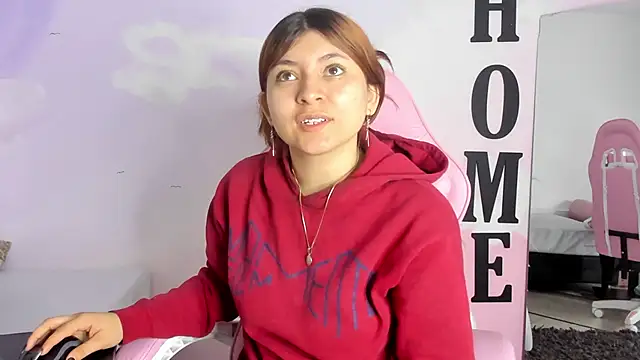 Snapshot of carolayrosse chatting on March 18, 2025, 3:31 am carolayrosse online show from March 18, 2025, 3:31 am