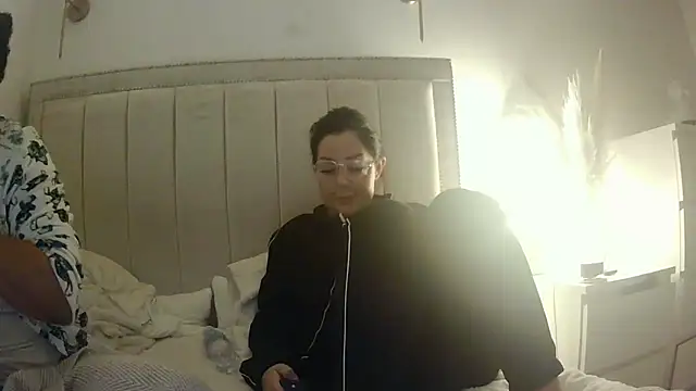 vanilla chocolate23 online show from October 13, 2025, 6:52 pm