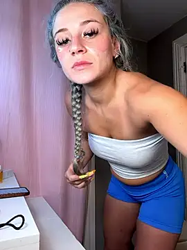 lexybabyxo online show from June 10, 2026, 1:21 pm