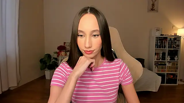 Snapshot of your_emily_ chatting on February 20, 2026, 1:33 pm your emily online show from February 20, 2026, 1:33 pm