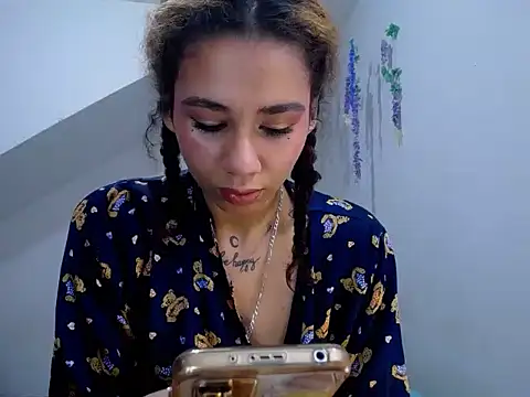 diamonmeli online show from January 22, 2025, 7:03 pm