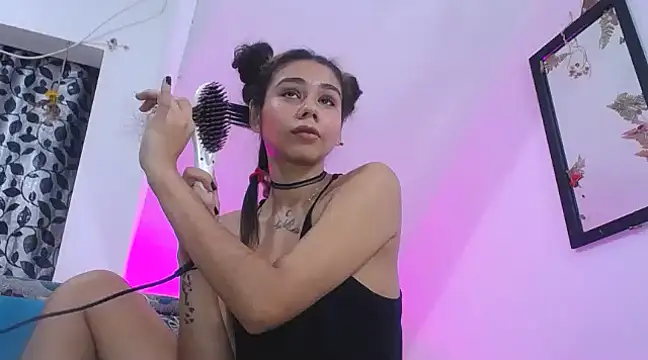 diamonmeli online show from February 4, 2025, 6:17 pm