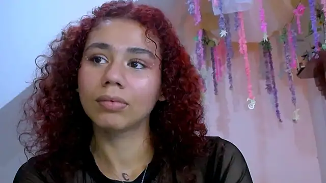 diamonmeli online show from March 8, 2025, 5:33 pm