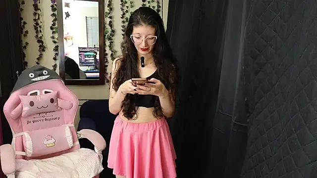 Snapshot of _Arlequin_ chatting on December 2, 2025, 6:58 pm Arlequin online show from December 2, 2025, 6:58 pm