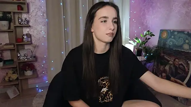 AuroraAksnesss online show from December 13, 2024, 3:21 pm