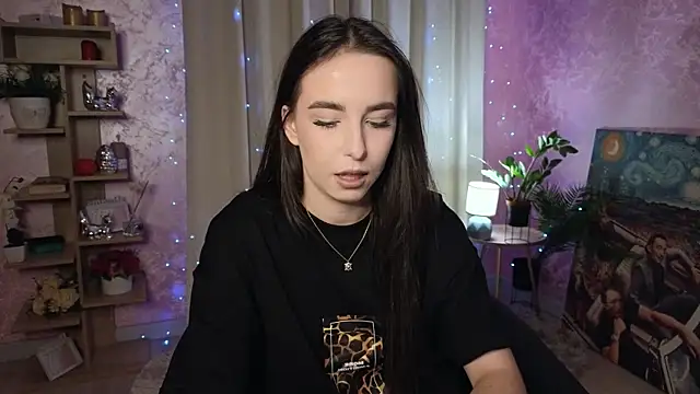 AuroraAksnesss online show from December 15, 2024, 4:26 pm