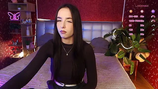 AuroraAksnesss online show from February 2, 2025, 2:34 pm