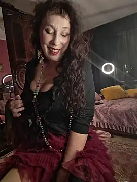 Snapshot of GypsyEsmeralda chatting on March 4, 2026, 4:35 pm GypsyEsmeralda online show from March 4, 2026, 4:35 pm