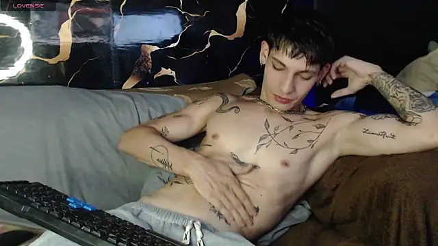 Apolo Hidalgo01 online show from April 18, 2026, 9:37 pm