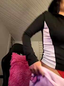 Anily Lovely online show from November 11, 2025, 10:54 pm