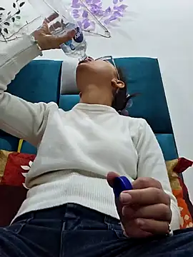 Snapshot of Aleena_Rai chatting on December 7, 2024, 6:37 pm Aleena Rai online show from December 7, 2024, 6:37 pm