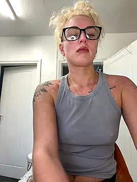 Snapshot of Barbie_26 chatting on December 3, 2024, 9:44 am Barbie 26 online show from December 3, 2024, 9:44 am