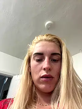 Snapshot of Barbie_26 chatting on December 7, 2024, 10:45 am Barbie 26 online show from December 7, 2024, 10:45 am