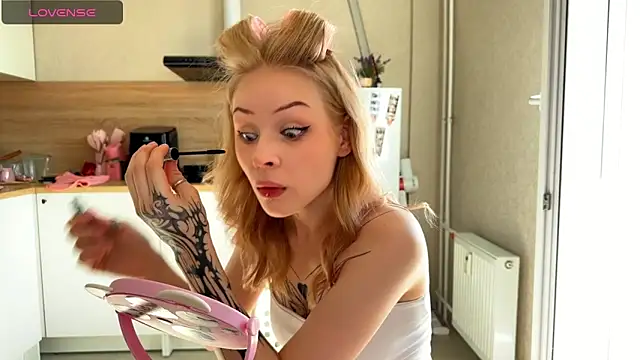 lisa barbie online show from May 19, 2026, 6:09 am