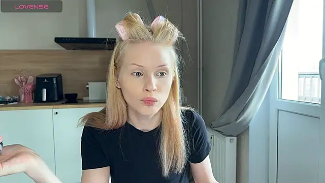 lisa barbie online show from May 26, 2026, 5:03 am