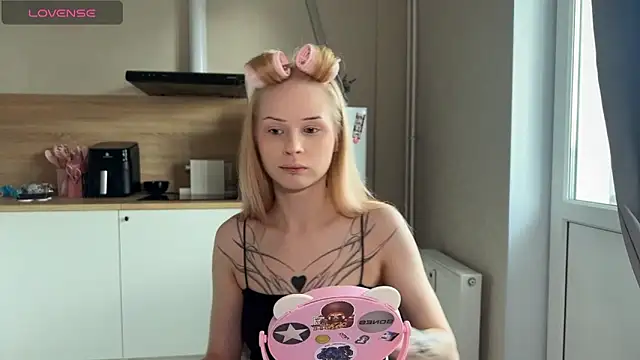 lisa barbie online show from May 31, 2026, 4:09 am