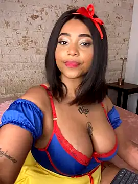 Snapshot of pamela_west chatting on October 31, 2025, 8:32 pm pamela west online show from October 31, 2025, 8:32 pm