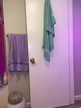 GoldieBakeman online show from September 22, 2025, 4:31 pm