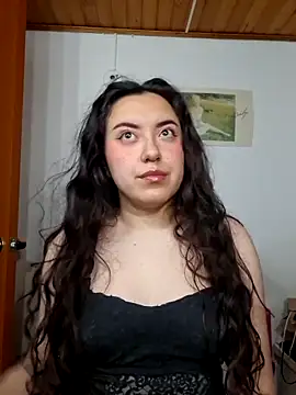 Emi chik online show from March 26, 2026, 10:43 am