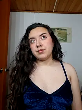 Emi chik online show from April 22, 2026, 10:28 am