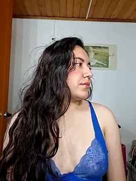 Emi chik online show from April 24, 2026, 11:12 am