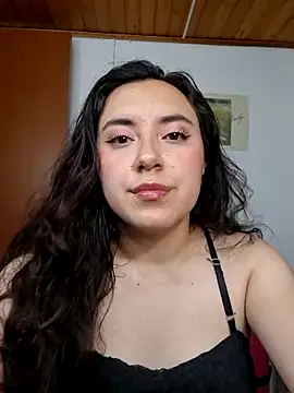 Emi chik online show from May 29, 2026, 6:00 am