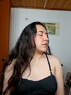Emi chik online show from June 12, 2026, 5:39 am