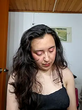 Emi chik online show from June 26, 2026, 4:39 am