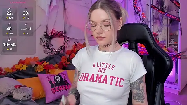 Marta May  online show from November 2, 2025, 4:09 pm