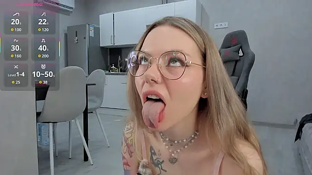 Snapshot of Marta_May_ chatting on March 15, 2026, 11:05 am Marta May online show from March 15, 2026, 11:05 am