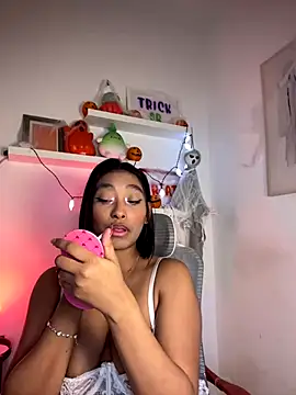 Snapshot of Isabella_fasilier chatting on October 20, 2025, 12:22 am Isabella fasilier online show from October 20, 2025, 12:22 am