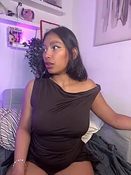 Isabella fasilier online show from February 10, 2026, 12:37 am