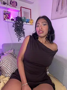 Isabella fasilier online show from February 18, 2026, 12:39 am