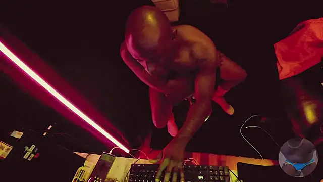 Snapshot of Pressure69mee chatting on February 26, 2025, 10:04 am Pressure69mee online show from February 26, 2025, 10:04 am