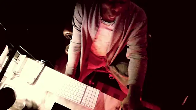 Snapshot of Pressure69mee chatting on March 21, 2025, 11:34 pm Pressure69mee online show from March 21, 2025, 11:34 pm