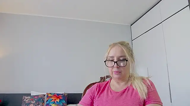 Snapshot of MariaRichi_ chatting on February 20, 2025, 10:27 am MariaRichi  online show from February 20, 2025, 10:27 am