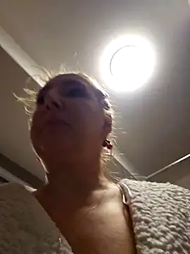 Snapshot of MariaRichi_ chatting on February 22, 2025, 8:40 am MariaRichi  online show from February 22, 2025, 8:40 am